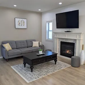 Holiday home Cheer Full 4 Bed, 4 Bath Pet Friendly, Easy Access Canada