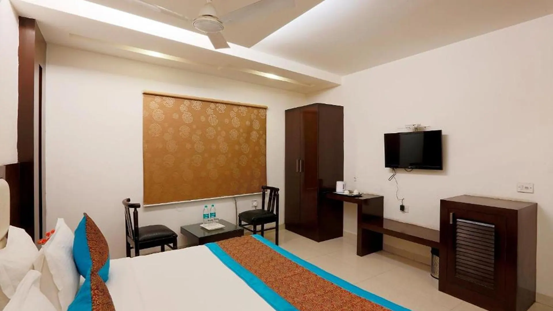 ***  Hotel Anand Lok Inn New Delhi India