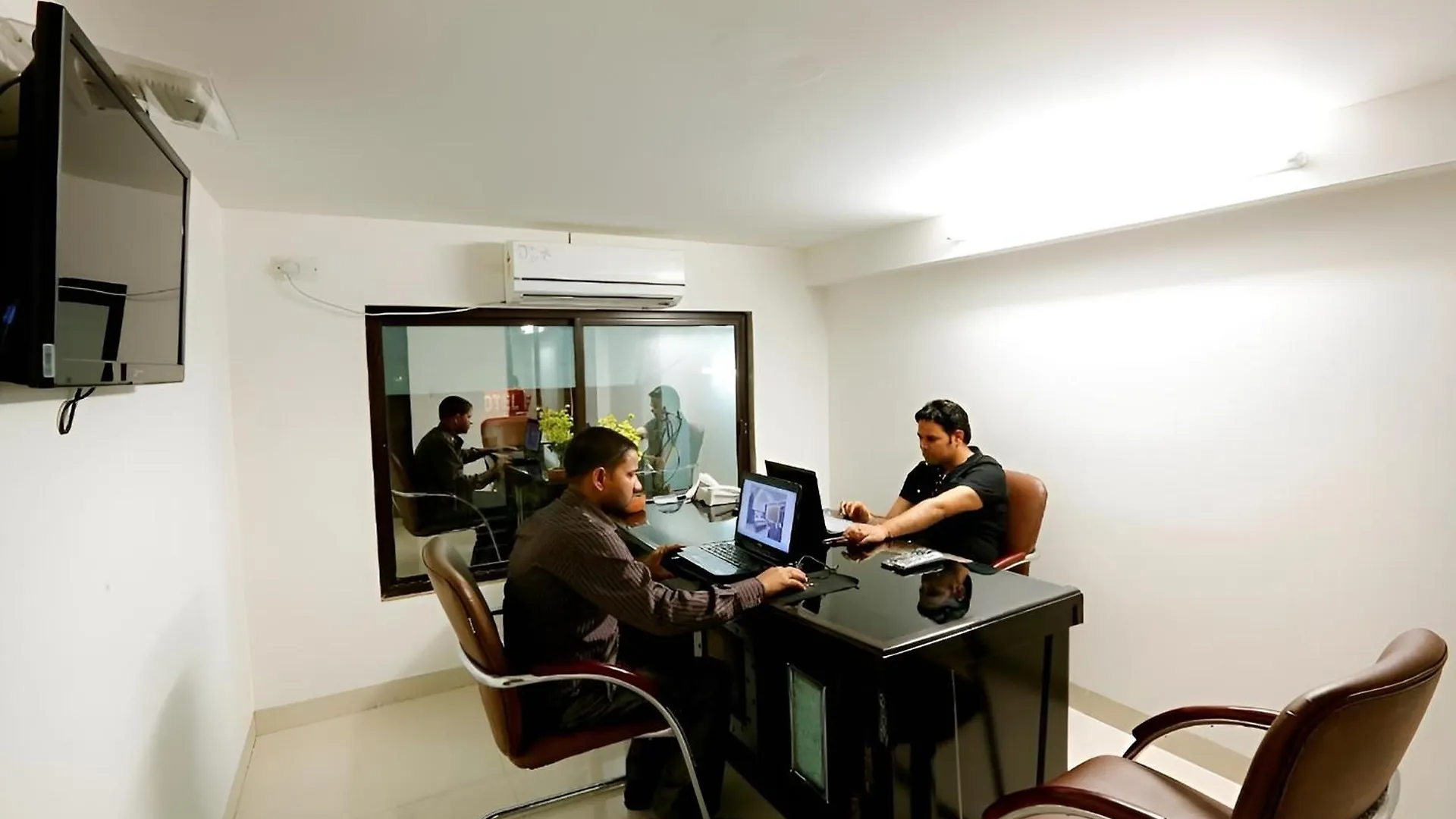***  Hotel Anand Lok Inn New Delhi India