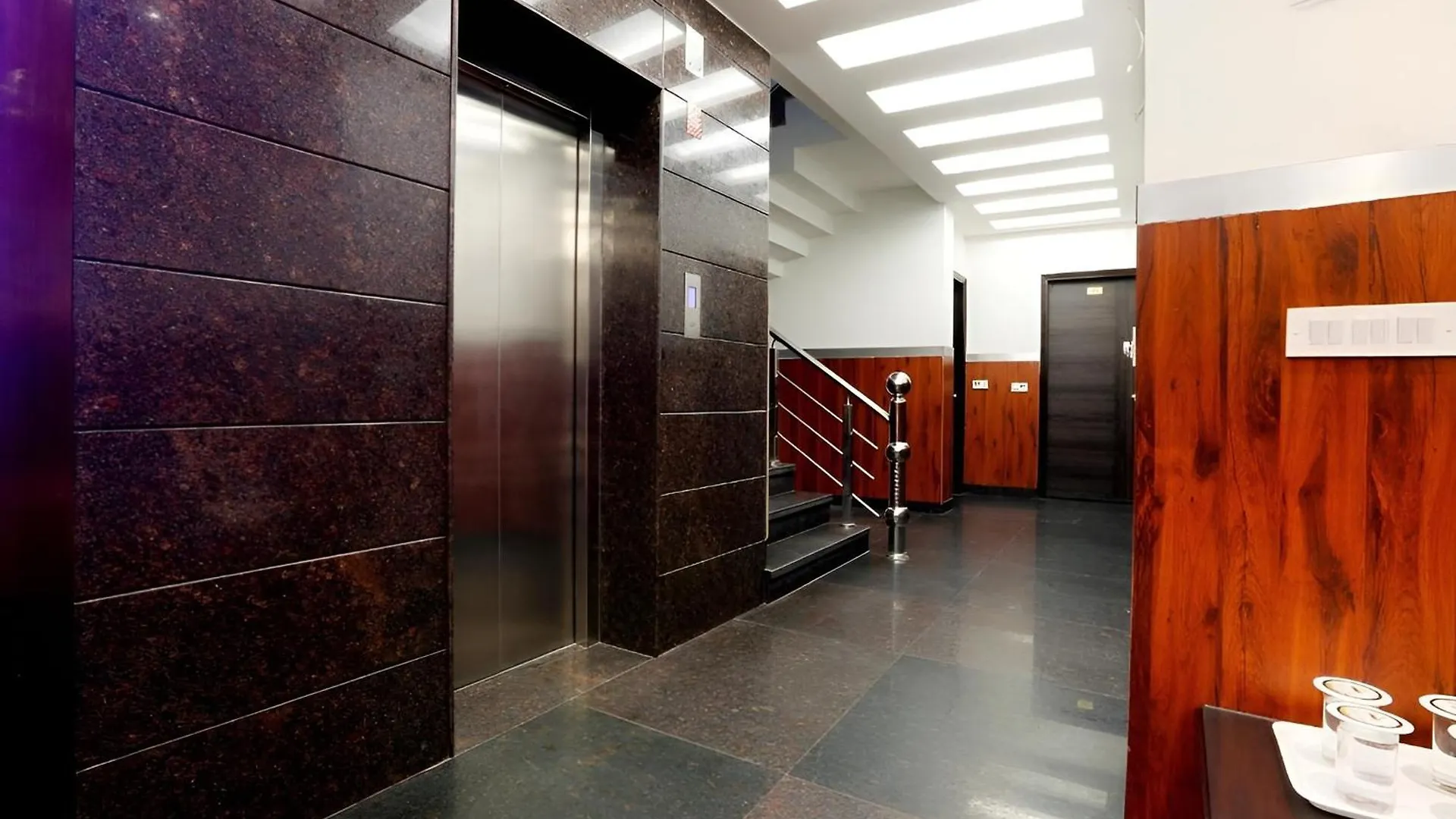 Hotel Anand Lok Inn New Delhi